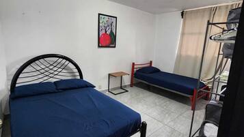 2 dormitorios, tabla de planchar con plancha, wifi gratis y ropa de cama