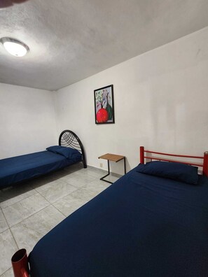 2 habitaciones, tabla de planchar con plancha y wifi gratis