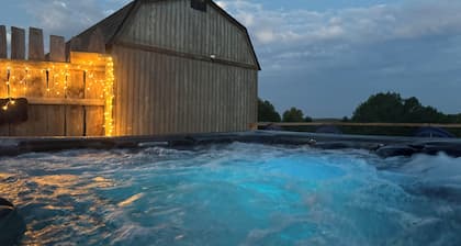The Little Sugar Shack, a rustic tiny cabin with hot tub access & fiery sunsets!