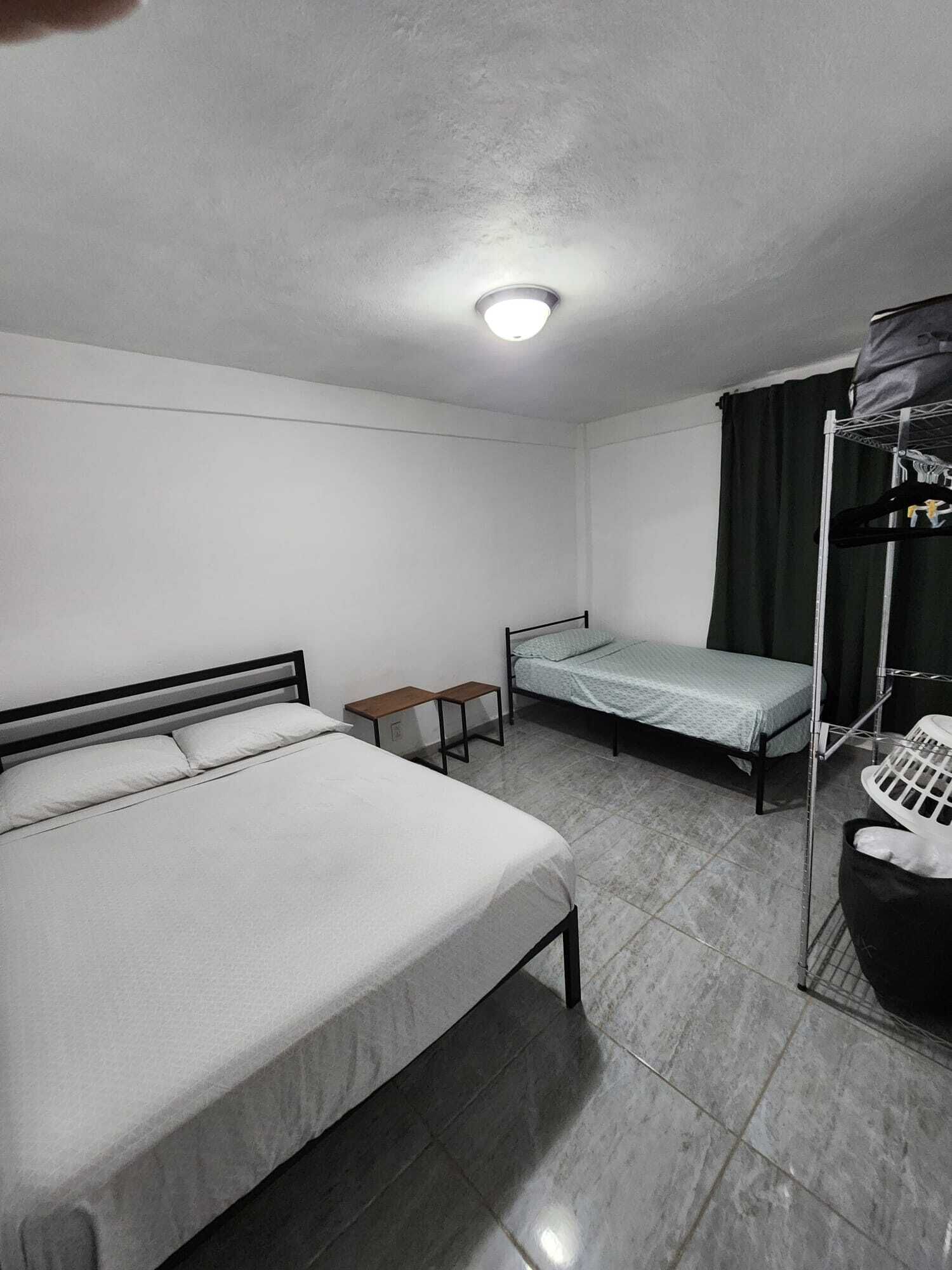 2 dormitoris, planxa i posts de planxar, wifi i roba de llit 