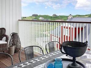 Outdoor dining - 4 Person Holiday Home in Ringkobing-by Traum (Ringkobing)