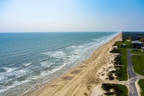 Beach nearby, beach towels - Calm & Cozy villa! Winter Specials! 5 mins to beach! (Bolivar Peninsula)