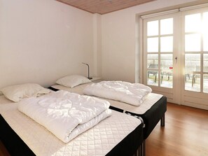 6 bedrooms, individually furnished - 14 Person Holiday Home in Havndal (Havndal)