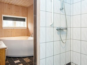 House | Bathroom - 4 Person Holiday Home in Knebel (Knebel)