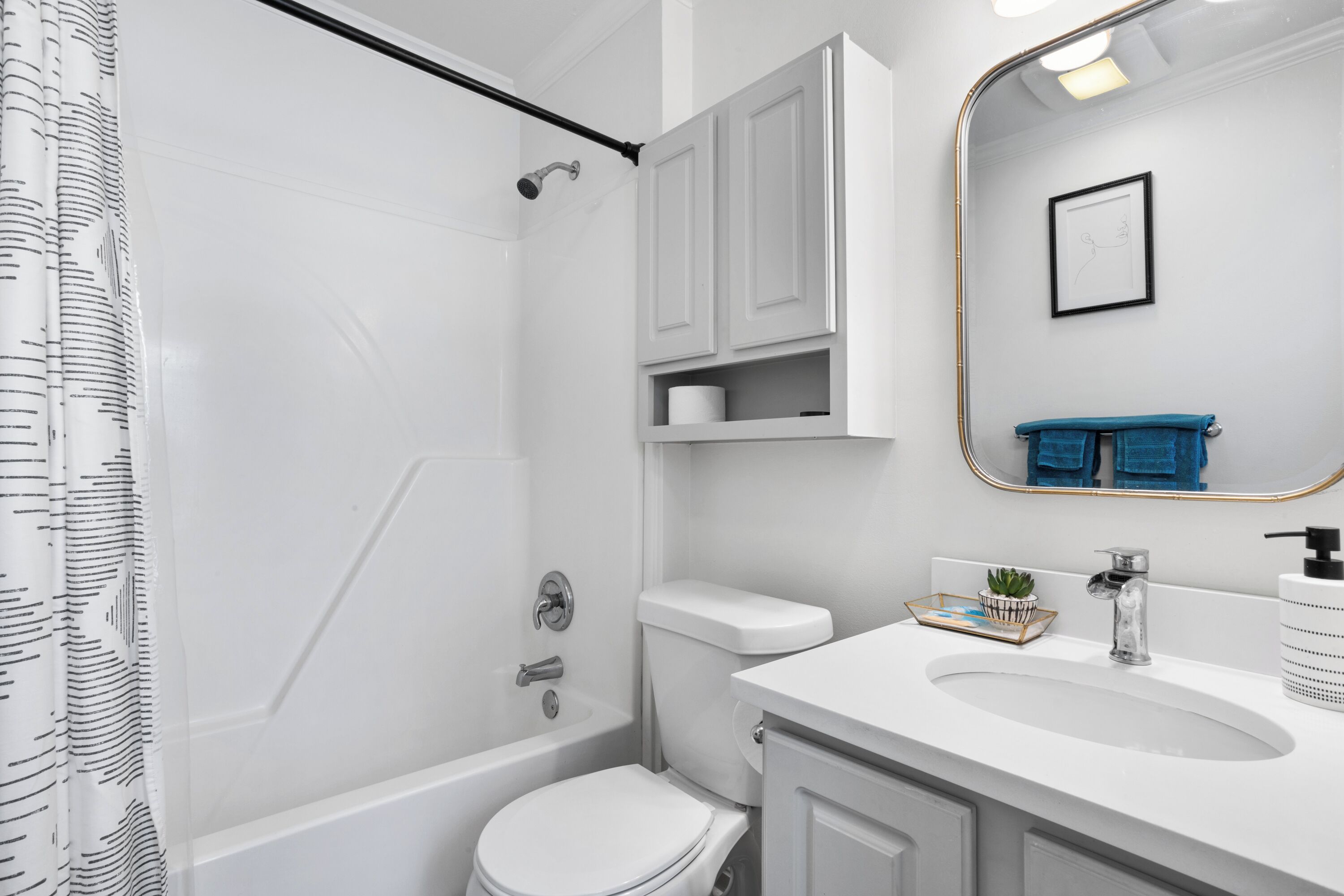 Hårføner, håndklær, såpe og sjampo