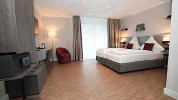 Minibar, caja fuerte, escritorio y cortinas opacas