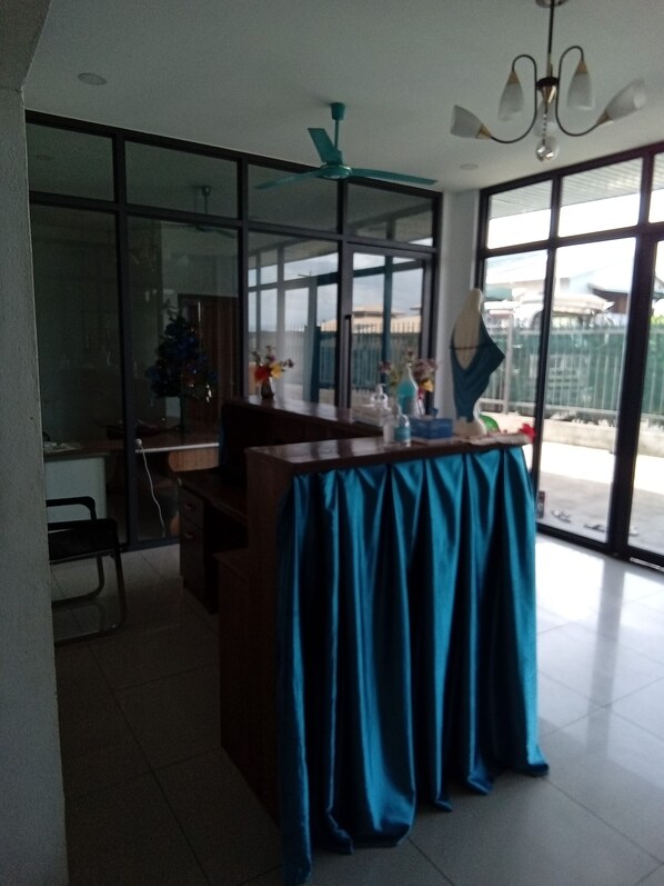 Meja sambut tetamu