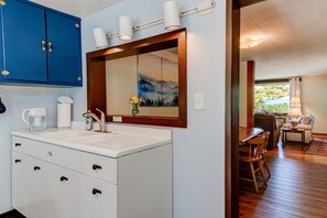 Interior - Honeysuckle Cottage with Mountain Views (Asheville)