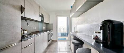 Four, plaque de cuisson