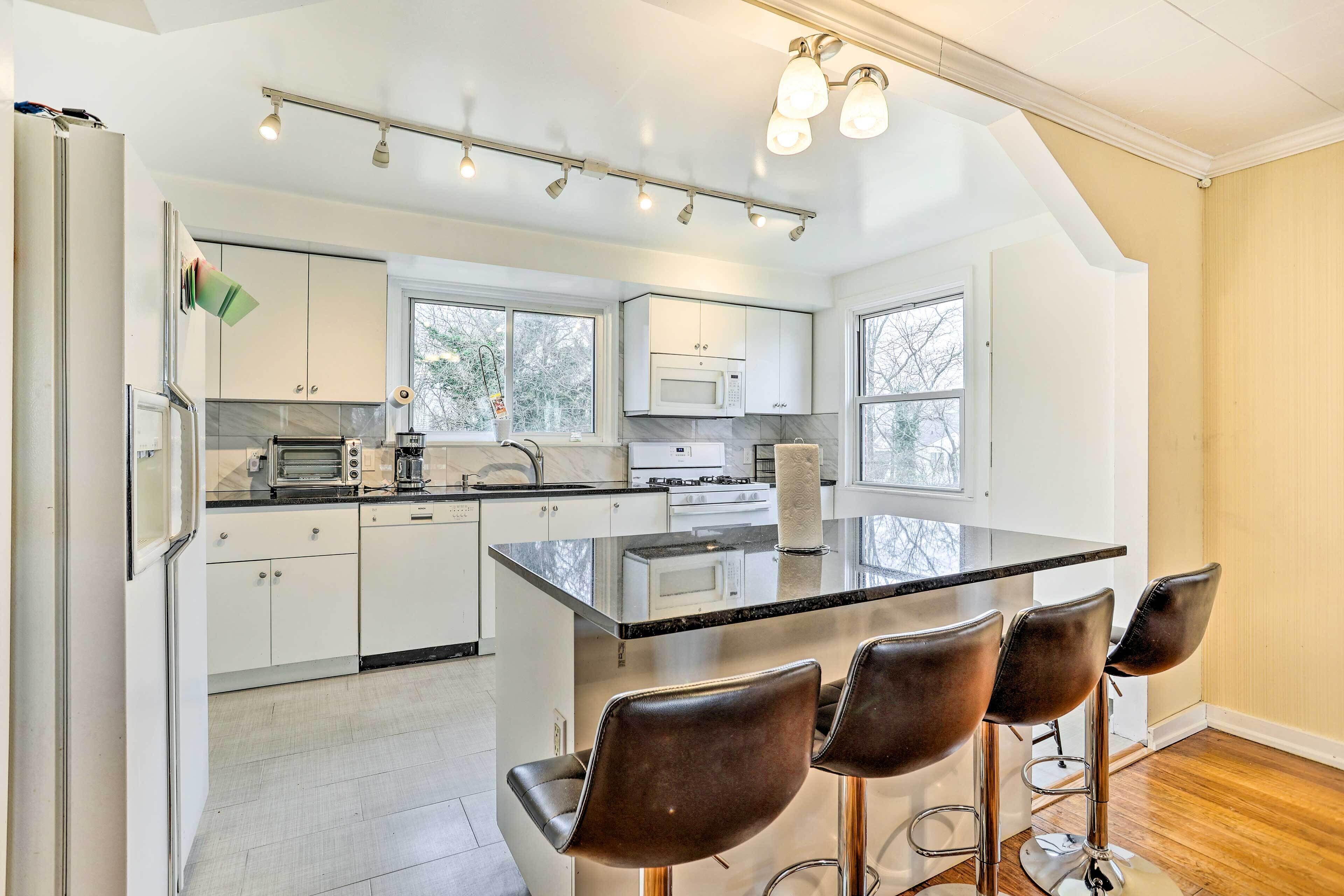 Fridge, microwave, stovetop, dishwasher