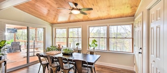 Townville Lake House w/ Private Dock, Kayaks!