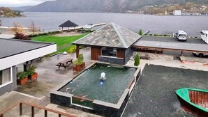 A residential property with a swimming pool, a covered patio, and a view of a lake and mountains. - 6 Person Holiday Home in Svelgen-by Traum (Bremanger)