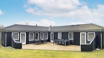 House | Outdoor dining