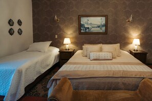 Suite presidencial | Tabla de planchar con plancha, wifi gratis, ropa de cama