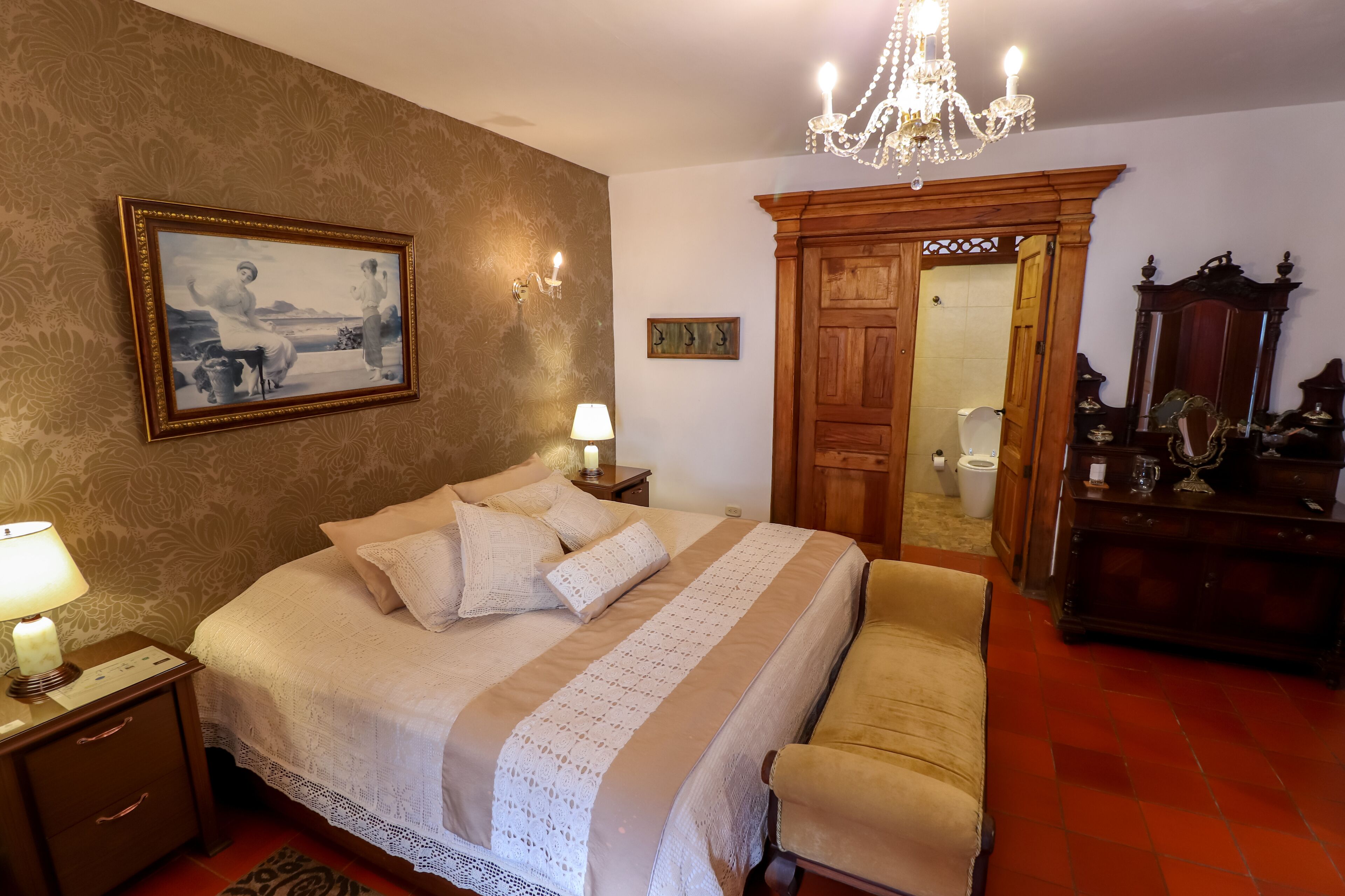Suite presidencial | Tabla de planchar con plancha, wifi gratis y ropa de cama 