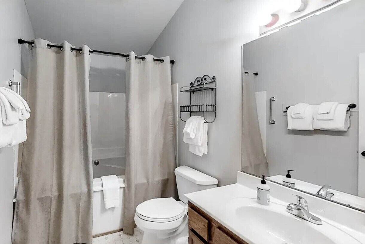 Jetted tub, hair dryer, towels, toilet paper