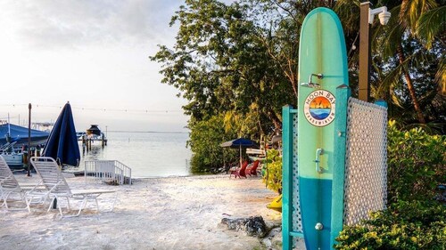 B405 Moon Bay - Inviting Waterfront Condo with Breathtaking Sunsets