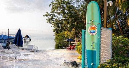 B405 Moon Bay - Inviting Waterfront Condo with Breathtaking Sunsets