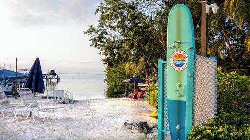 B405 Moon Bay - Inviting Waterfront Condo with Breathtaking Sunsets