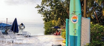 B405 Moon Bay - Inviting Waterfront Condo with Breathtaking Sunsets