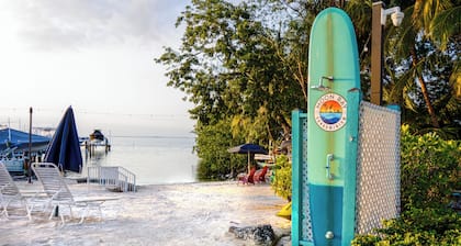 B405 Moon Bay - Inviting Waterfront Condo with Breathtaking Sunsets