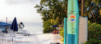 B405 Moon Bay - Inviting Waterfront Condo with Breathtaking Sunsets