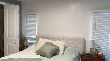 2 bedrooms, iron/ironing board, WiFi, bed sheets