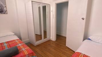 2 chambres, fer et planche à repasser, Wi-Fi gratuit, draps fournis