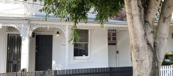 Port Melbourne - Centrally located 2 bedroom house - private quiet locality