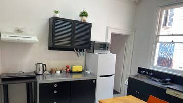 冰箱、微波炉、炉灶、洗碗机