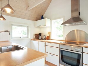 House | Private kitchen - 6 Person Holiday Home in Aakirkeby (Akirkeby)