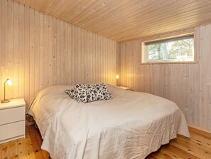 House - 6 Person Holiday Home in Hals (Hals)