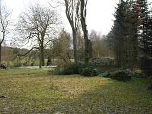 A park with a grassy area, trees, and a bench. - 6 Person Holiday Home in Oksbol (Oksbol)