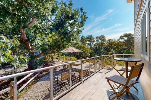  ~Serenity Sands / Peaceful Get Away~10 min. walk to town