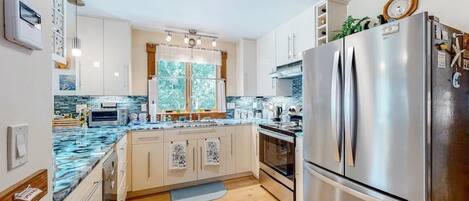 冷蔵庫、オーブン、コンロ、食器洗い機