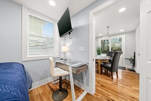 2 室のベッドルーム、デスク、アイロン / アイロン台、WiFi (��無料)