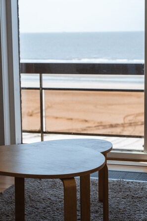 Unclassified image, 4 of 11, button