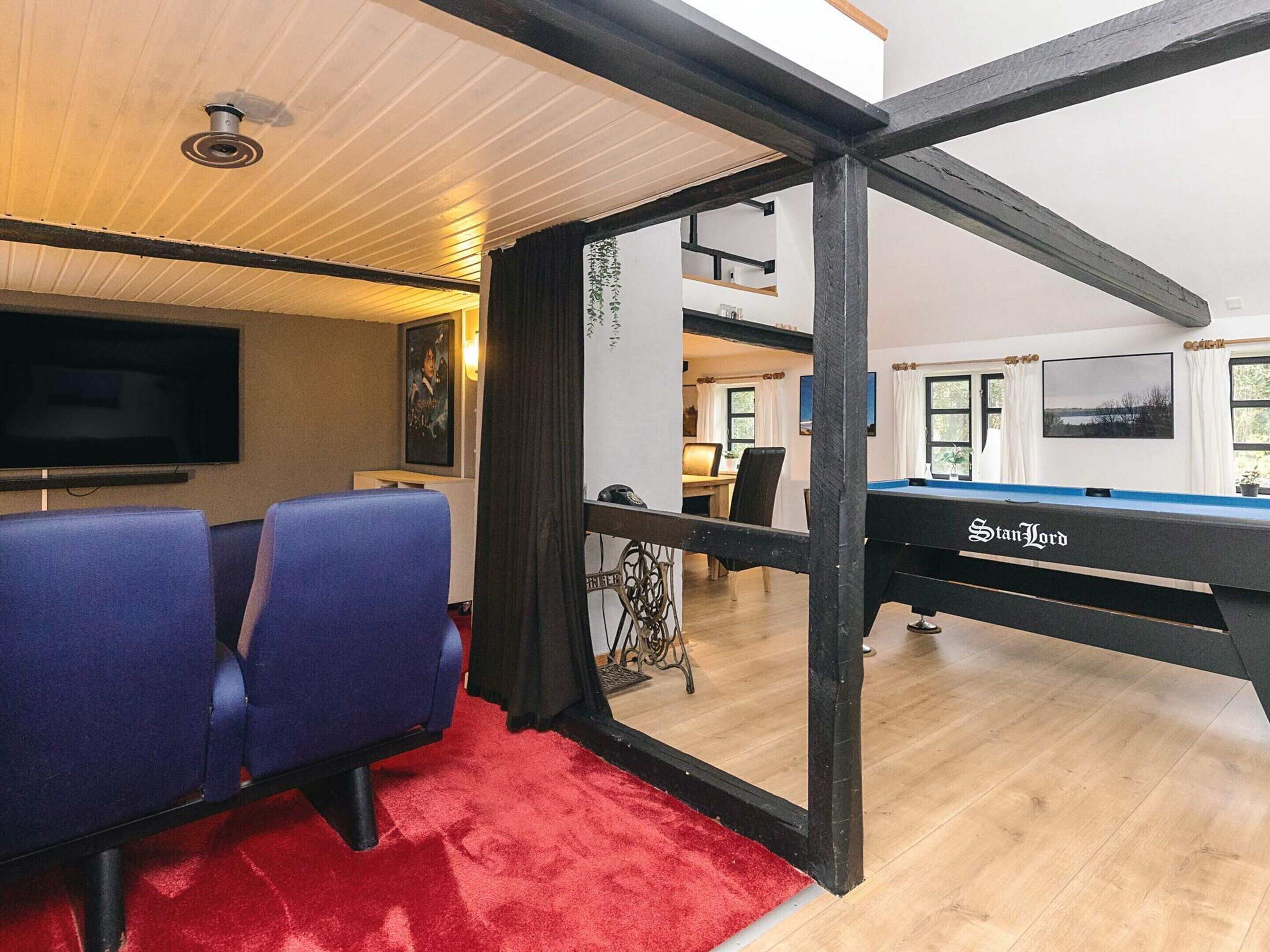 المنشأة من الداخل