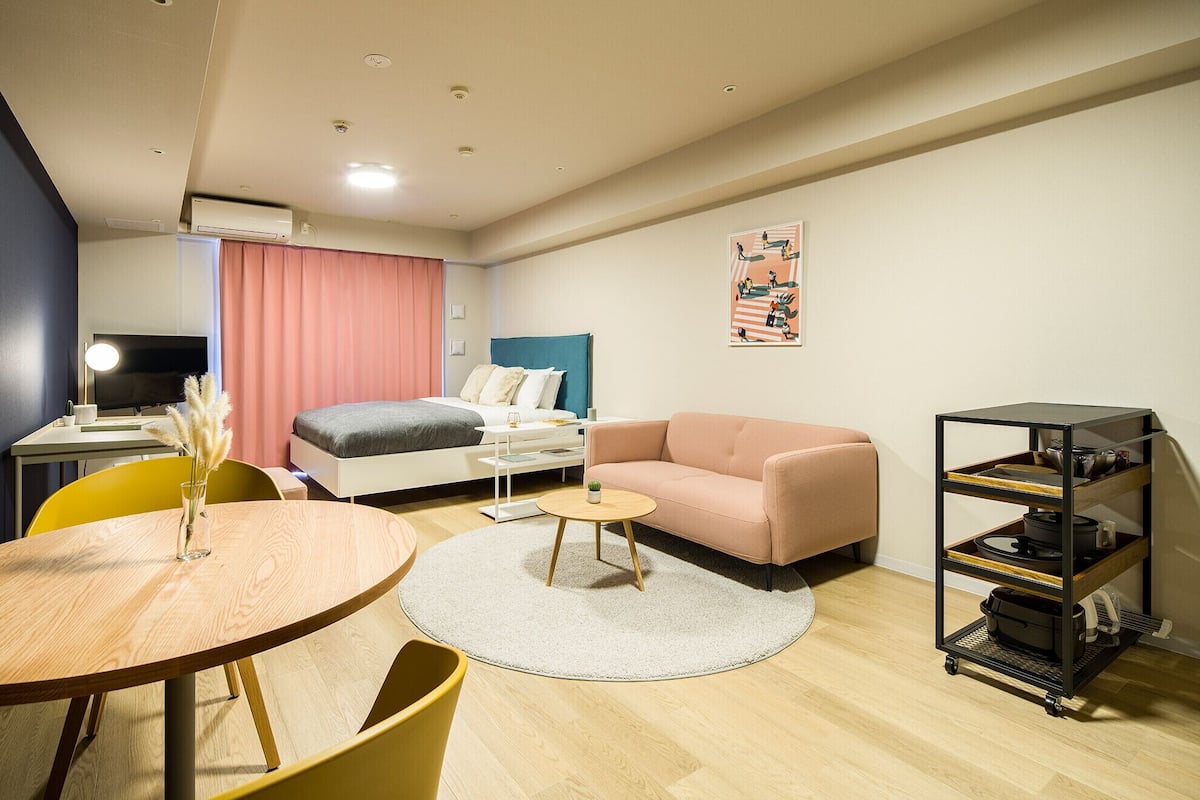 Deluxe Room | Iron/ironing board, free WiFi, bed sheets
