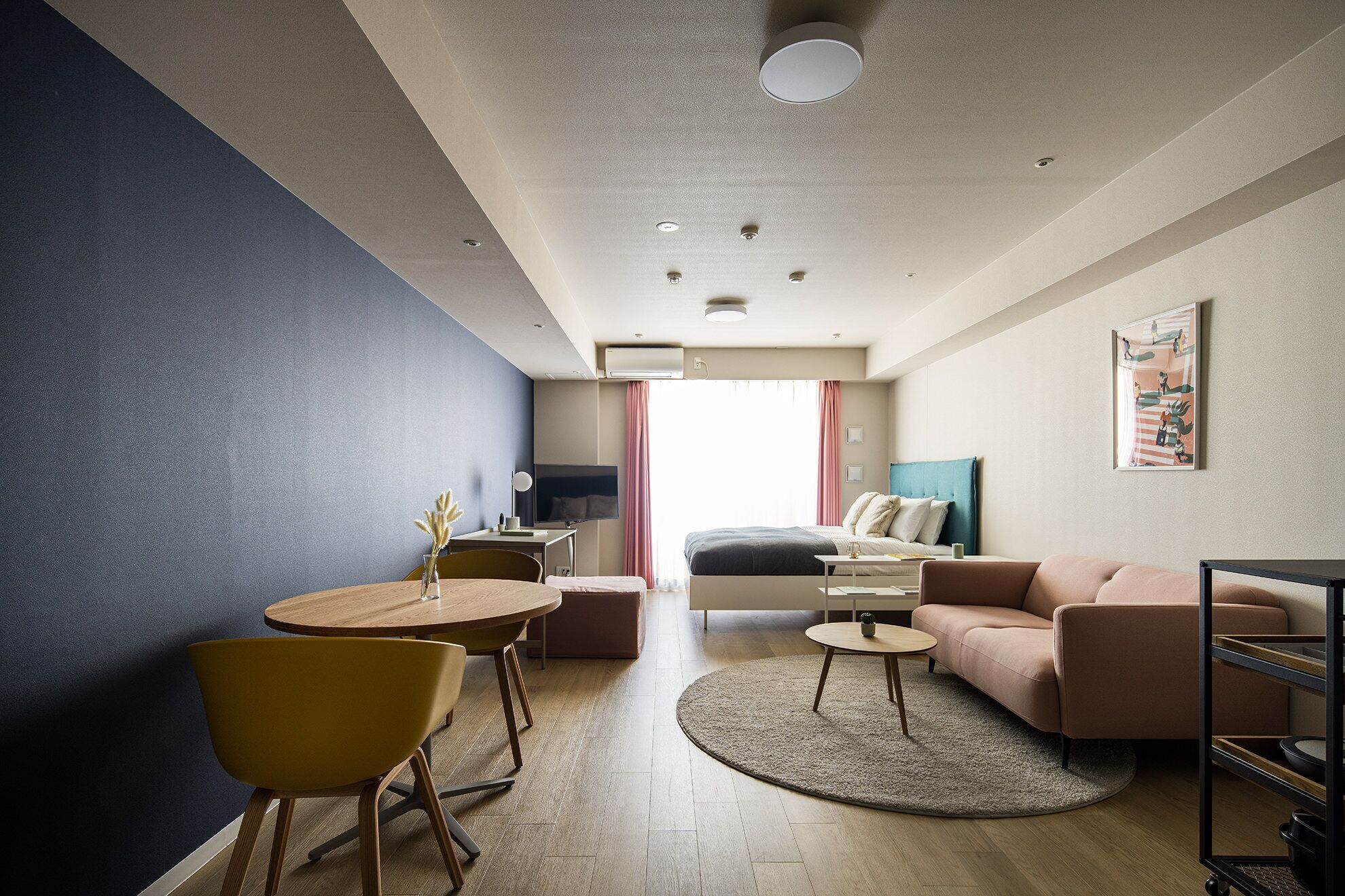 Habitación Deluxe | Tabla de planchar con plancha, wifi gratis, ropa de cama