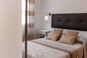 1 dormitorio, tabla de planchar con plancha, wifi gratis y ropa de cama