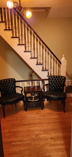 Living area - Oaklawn Inn LLC (Menomonie)