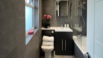 Classic Apartment | Bathroom