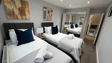 Comfort Apartment | Egyptian cotton sheets, premium bedding, individually decorated