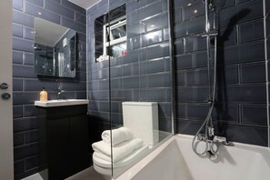 Family Apartment | Bathroom