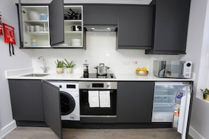 Family Apartment | Private kitchen - Stanhope Road Apartments (London)