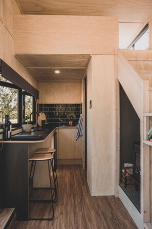 CABN Bella McLaren Vale | Private kitchen | Mini-fridge, stovetop, coffee/tea maker, electric kettle - CABN McLaren Vale (McLaren Flat)