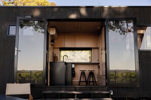 CABN Georgia McLaren Vale | Premium bedding, individually furnished, blackout drapes - CABN McLaren Vale (McLaren Flat)