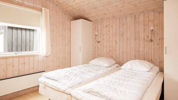 ํ์ฐ์ค | 4 ๊ฐ์ ์นจ์ค