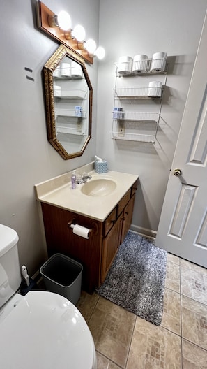 タオル、石鹸、トイレットペーパー